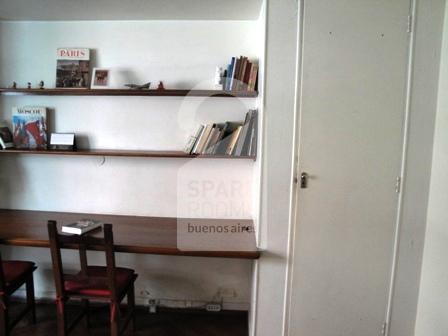 La habitación en el departamento en el Centro