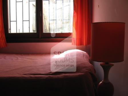 La habitación en el departamento de Palermo