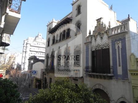 La vista de la habitación en el departamento de San Telmo