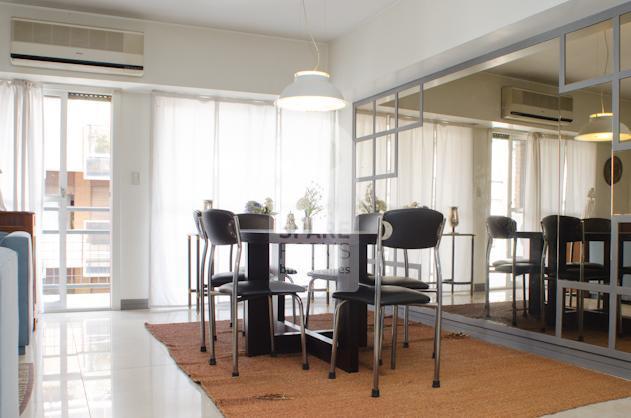 Dinning room with 6 chairs and a rectangle table