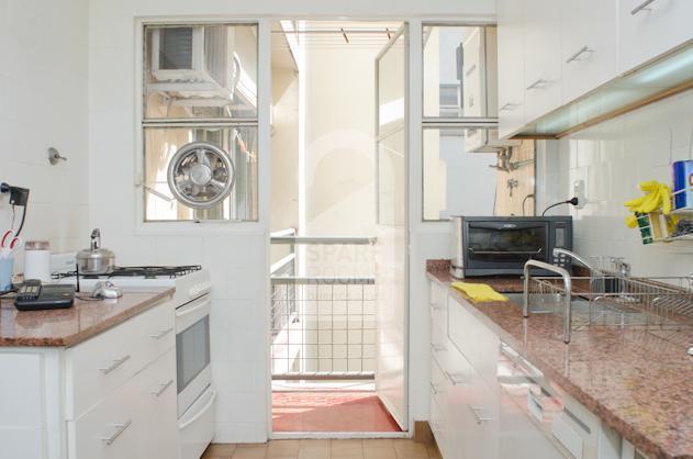 Luminous kitchen with laundry