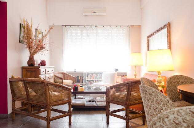 The cozy living-room at the beuatiful apartment in San Telmo.