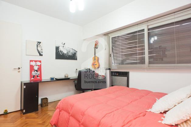 The room with double bed in the apartment of Recoleta.