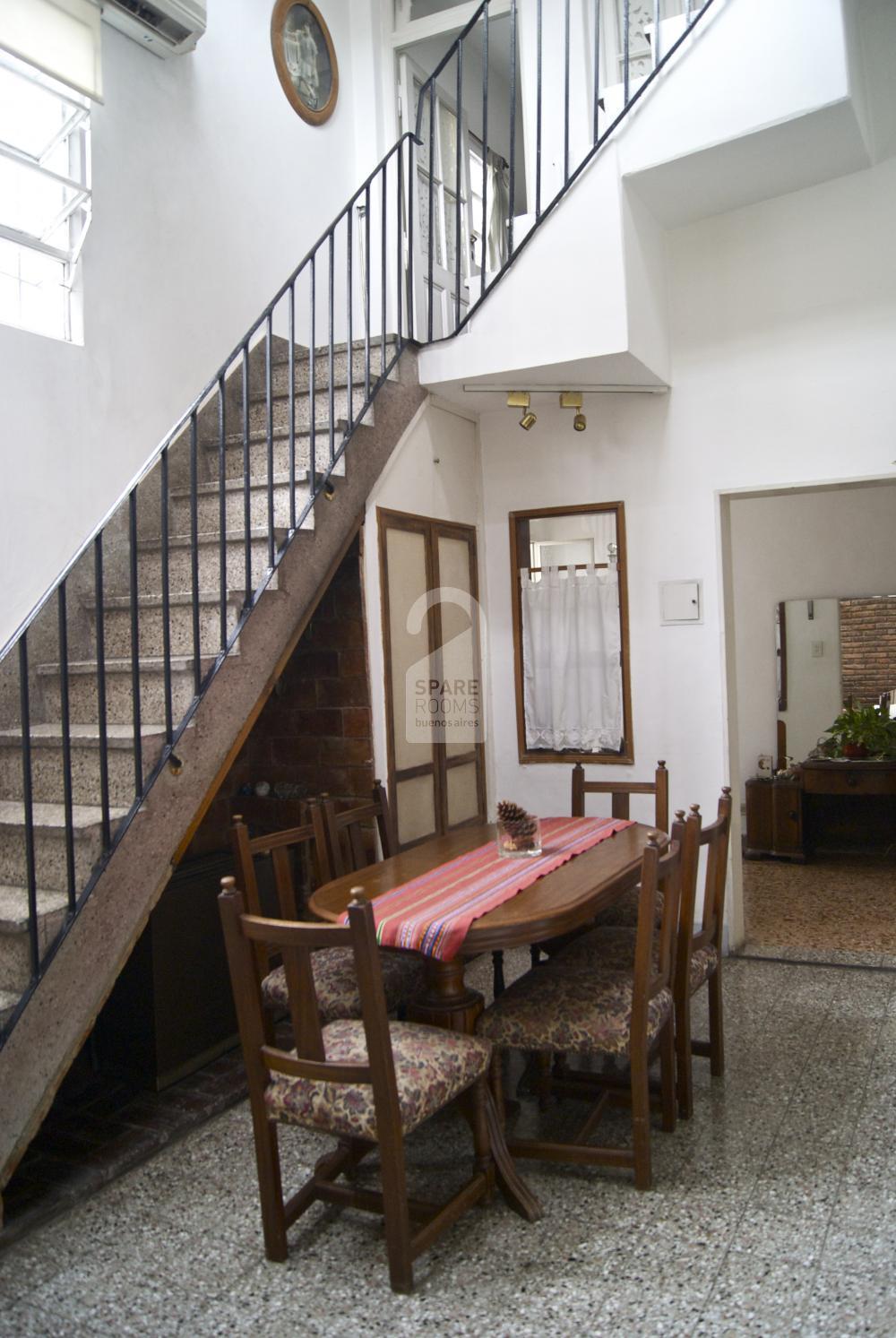 Comedor y escaleras