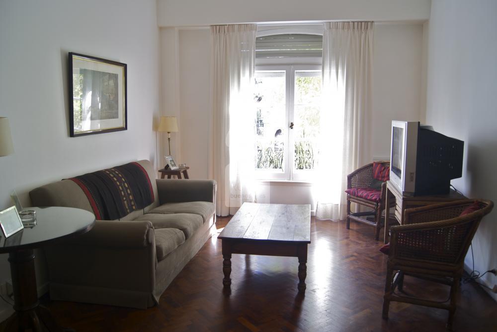 El living del departamento en Recoleta