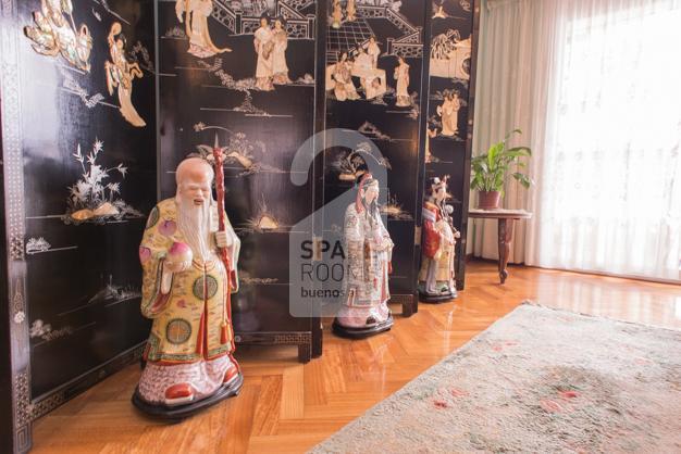 Oriental ornaments of the living room