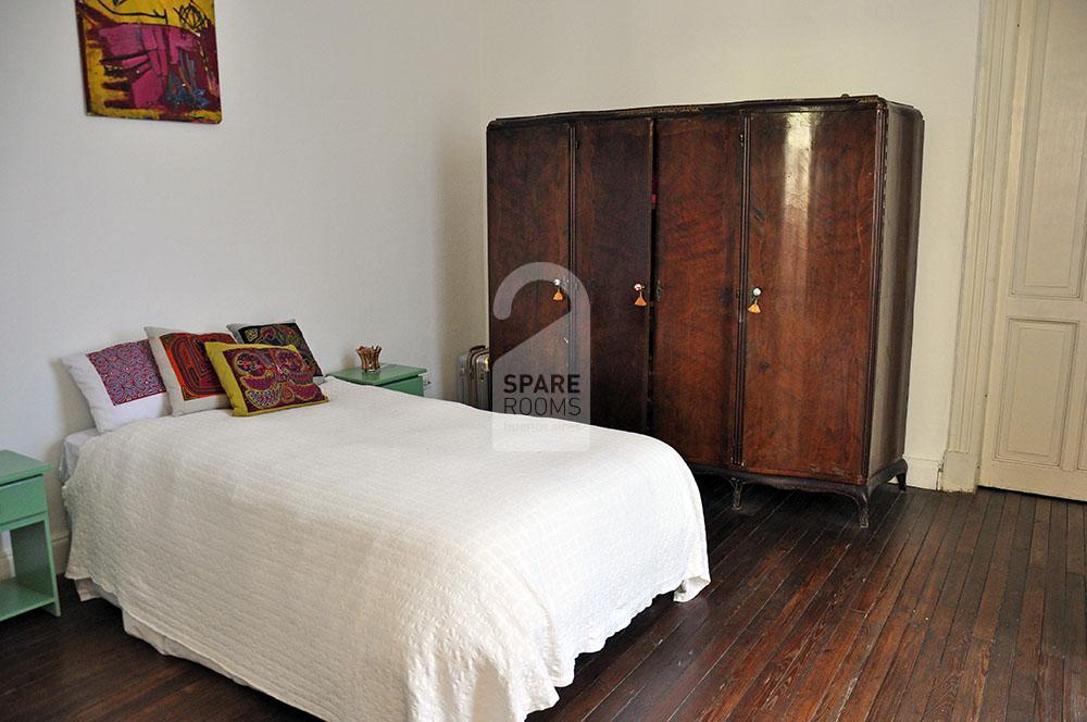 Room with double bed in San Telmo