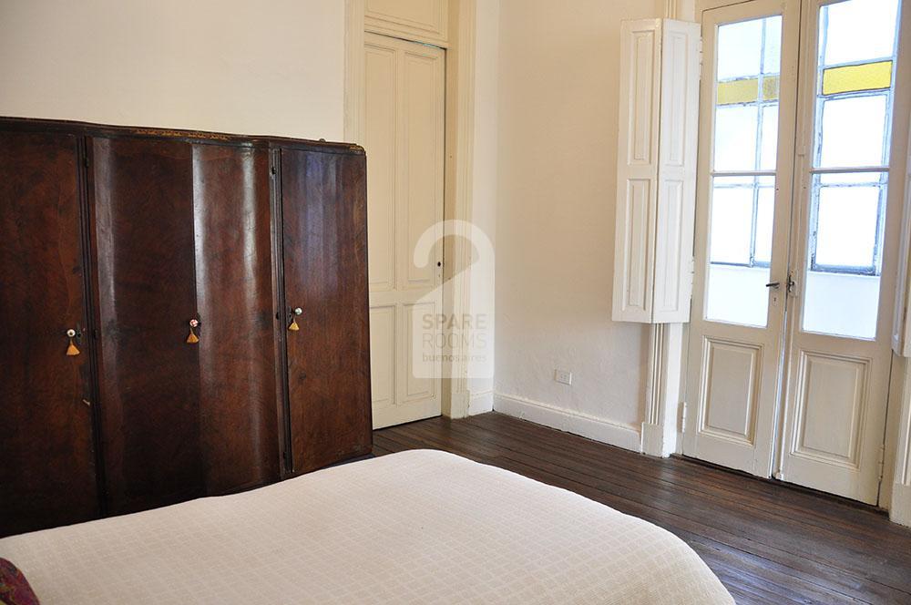 Room with double bed in San Telmo