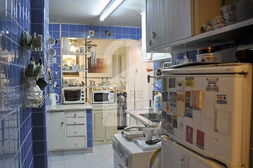 Vista de la cocina del departamento de Flores.