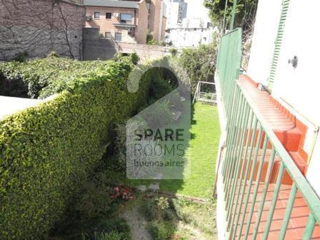 Vista de las habitaciones de arriba y del fantástico jardín en la casa de Palermo