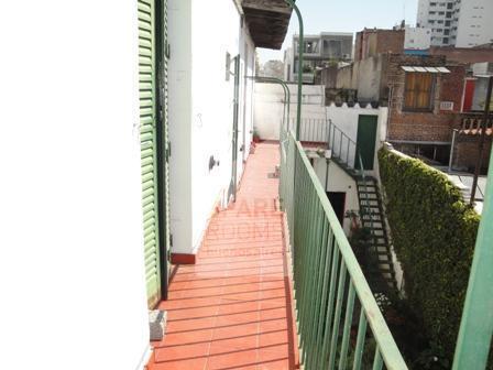 Vista de las habitaciones de arriba y del fantástico jardín en la casa de Palermo