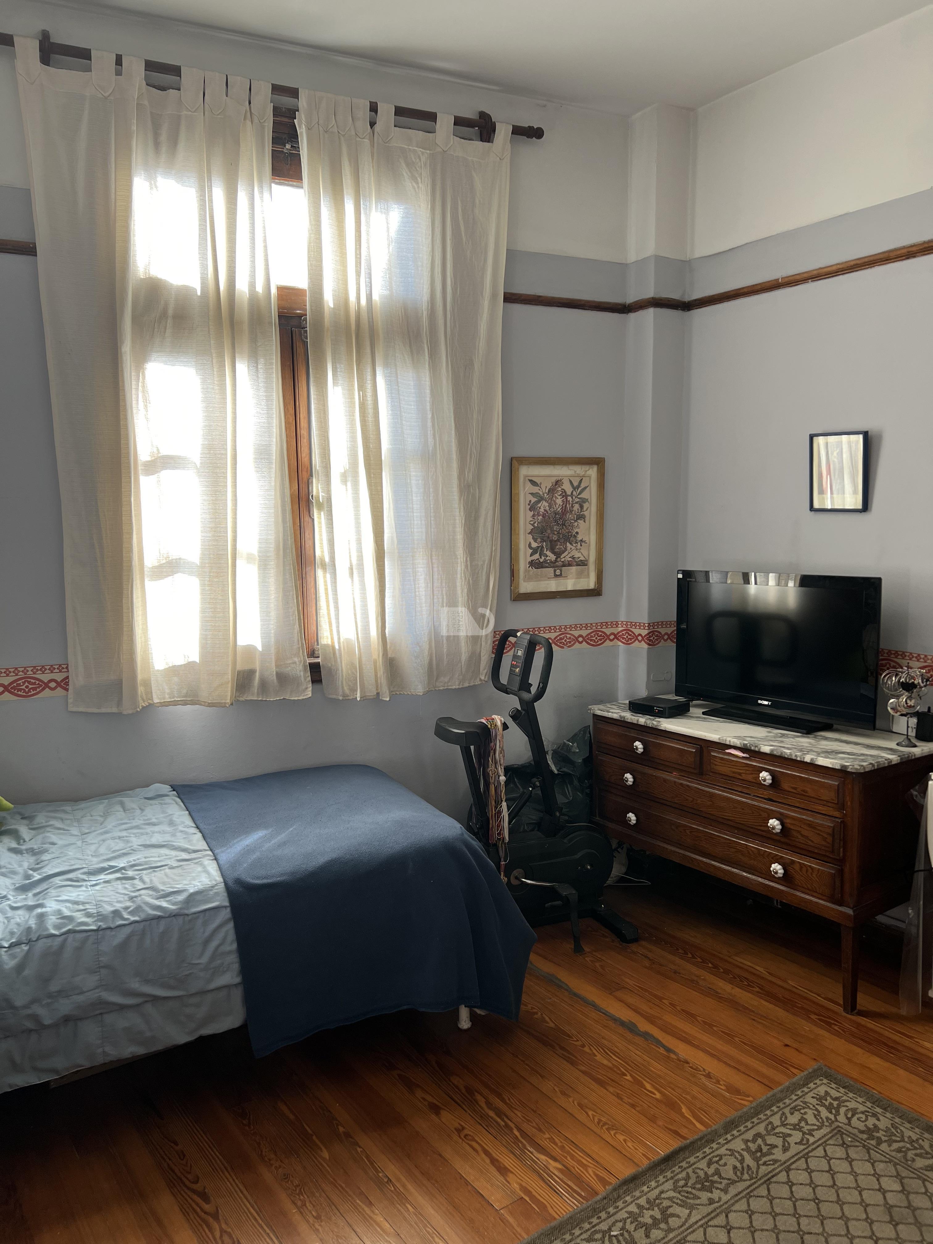 Private Bedroom For Students in Almagro